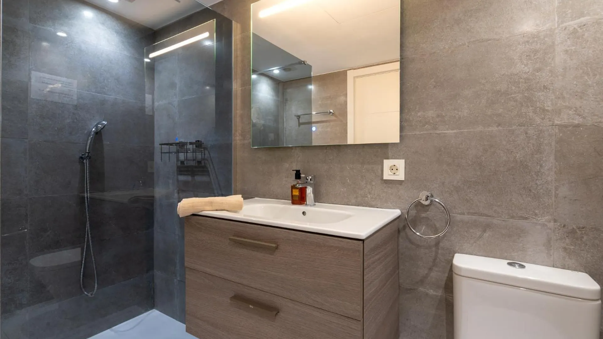 Puerto Banus Two Bedroom Luxurious Apartment With Parking Marbella